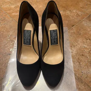 FERRAGAMO 블랙 하이힐 펌프스