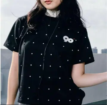9090 Dot Cropped Tee 블랙