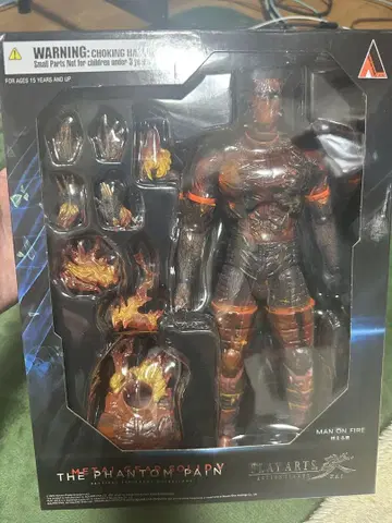 플레이아츠 메탈기어 솔리드 V 더 팬텀 페인 불타는 남자