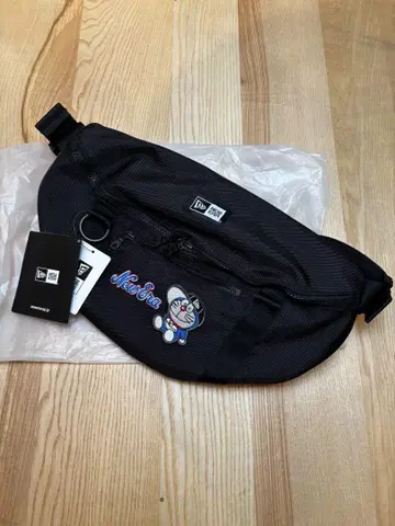 New Era 도라에몽 바디백