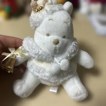 화이트 산타클로스 푸우 인형 배지 2002