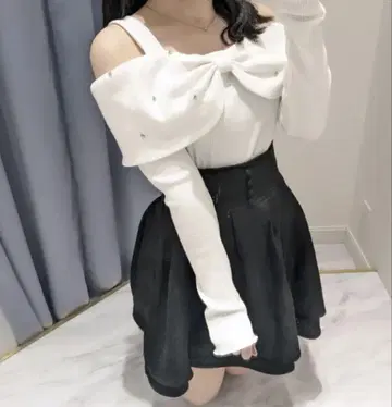 evelyn 오프숄더 리본 리브 니트