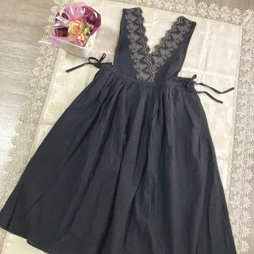 사만사 모스모스 미사용품 스캘럽 레이스 자수 슬리브리스 원피스