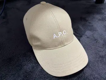 A.P.C. 베이지 캡