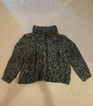 ZARA 터틀넥 니트 블랙 앤 화이트 믹스