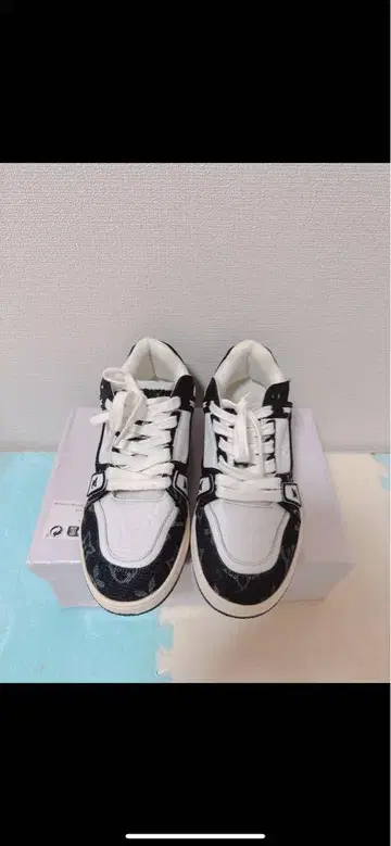 화이트/블랙