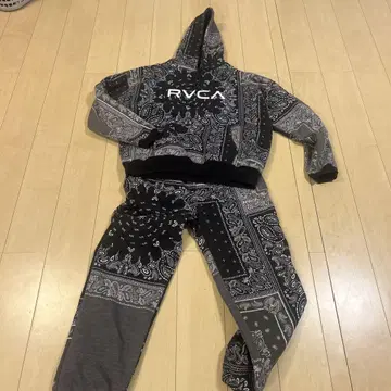 RVCA 반다나 패턴 셋업