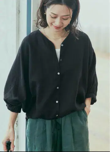린넨 드로스트 돌먼 블라우스 어반 리서치 도어스
