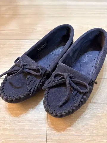 Minnetonka 다크 퍼플 (네이비) 모카신