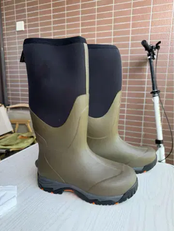 [ 새상품 ] 유럽향 고품질 레인부츠 ( 26.5~27.0cm 상당 )