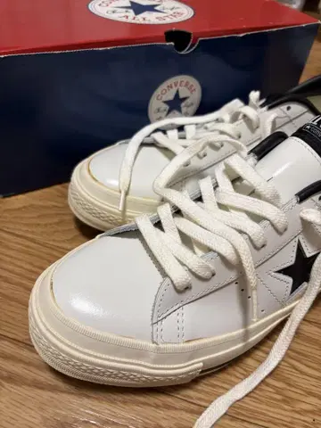 CONVERSE ALL STAR 화이트 가죽 스니커즈