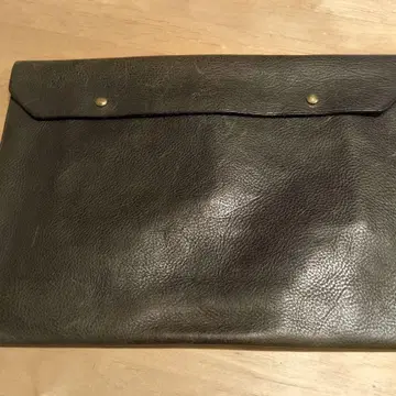 겐텐 다크 그레이 가죽 클러치백