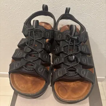 새상품급 KEEN 스포츠 샌들 블랙 컬러
