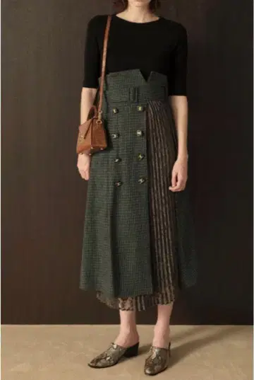 Lily Brown 이소재 절개 스커트