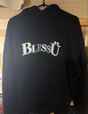 BlessU 블랙 후드 부착 후드티