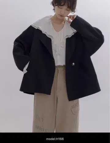 새상품 에이미 로우 리버 마감 하프 코트 블랙