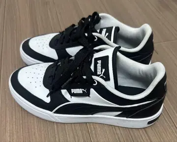 PUMA 블랙 화이트 스니커즈