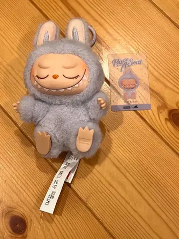 POPMART 러브브 HaveASeat 하브아시트 ZIZI