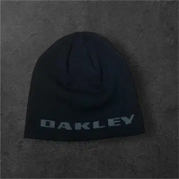 00s archive Oakley beanie y2k opium