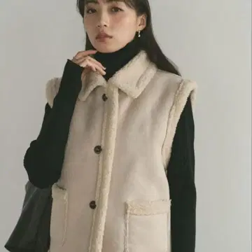 무스탕 보아 베스트 아이보리 VANNIE U