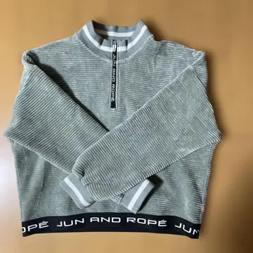 준 앤 로프 그레이 지퍼 스웨터