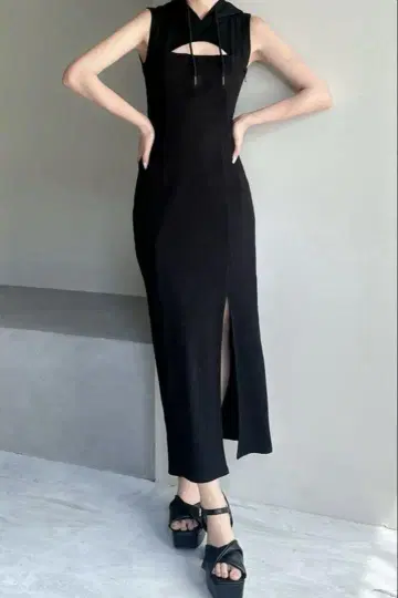 RESEXXY 컷 아웃 후디 원피스 블랙