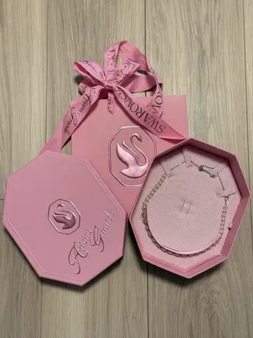 아리아나 그란데 스와로브스키 목걸이