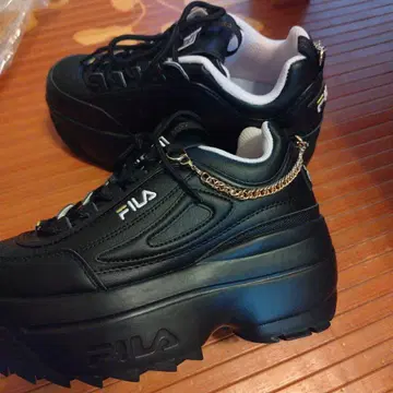 FILA 블랙 스니커즈 체인 포함