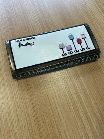 룰루 기네스 장지갑