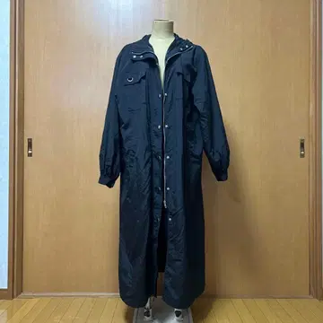 후드 부착 롱 코트 블랙