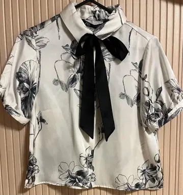 ZARA 꽃무늬 새틴 반팔 블라우스 리본 포함 XS