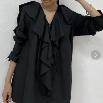 Loungedress 프릴 블라우스 블랙