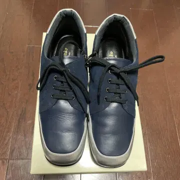 네이비 레이스업 스니커즈