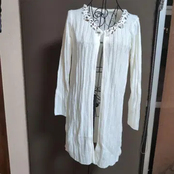 DaTuRa 비즈 장식 화이트 가디건