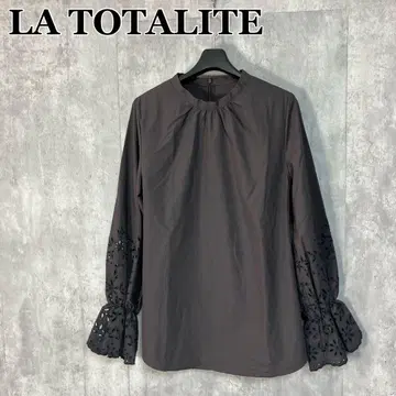 LA TOTALITE 자수 슬리브 블라우스