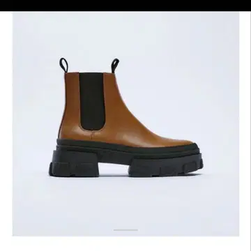 ZARA 텍스처 트랙 밑창 플랫 앵클부츠 사이드 고어