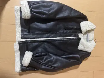 LOWRYS FARM 블랙 무스탕 코트
