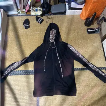 레오파드 무늬 악센트 후드 부착 후드티