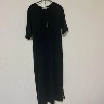 BEARDSLEY 블랙 티셔츠 원피스