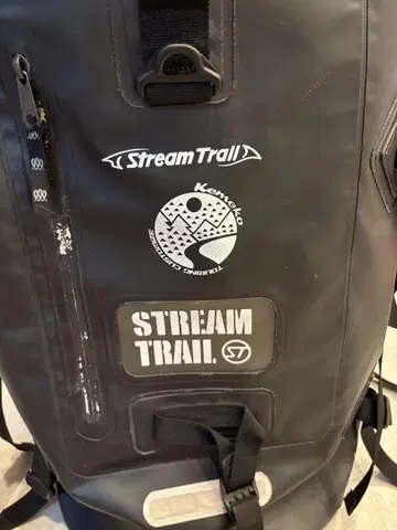 Stream Trail 방수 백팩 블랙