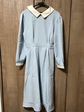 스카이블루 카라 부착 긴팔 원피스