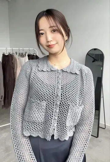 완판 코코딜 택 포함 새상품 크로셰 니트 가디건 그레이 25AW