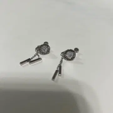 실버색 스톤 귀찌