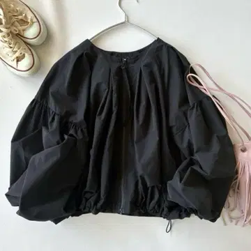 엘렌딕 정가 2만 포근한 경량 볼륨 슬리브 바이컬러 블루종