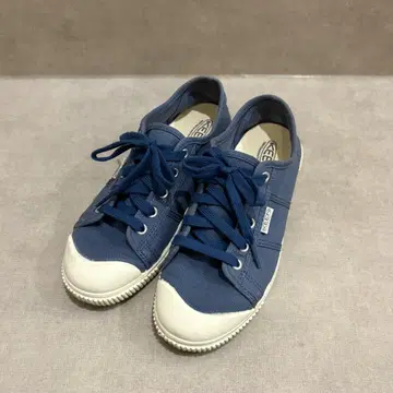 KEEN 네이비 캔버스 스니커즈 24cm
