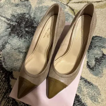 베이지 스웨이드 하이힐 펌프스