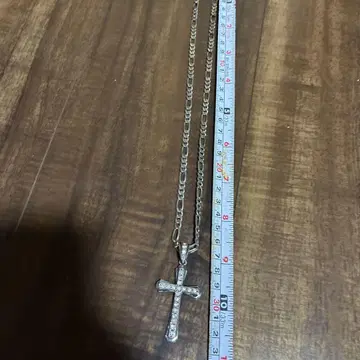 스톤 장식 크로스 목걸이