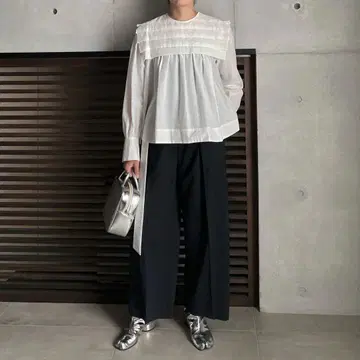 로헨 LOHEN 턱 요크 크롭 블라우스