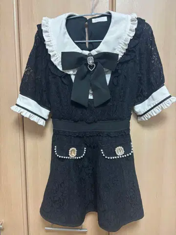 LIZLISA 리즈리사 사이드 하트 버클 레이스 셋업