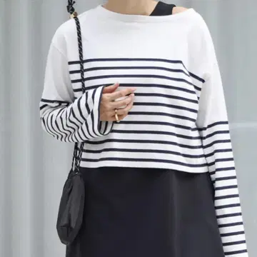 두지엠 클라세 Cropped Stripe 티셔츠 블랙